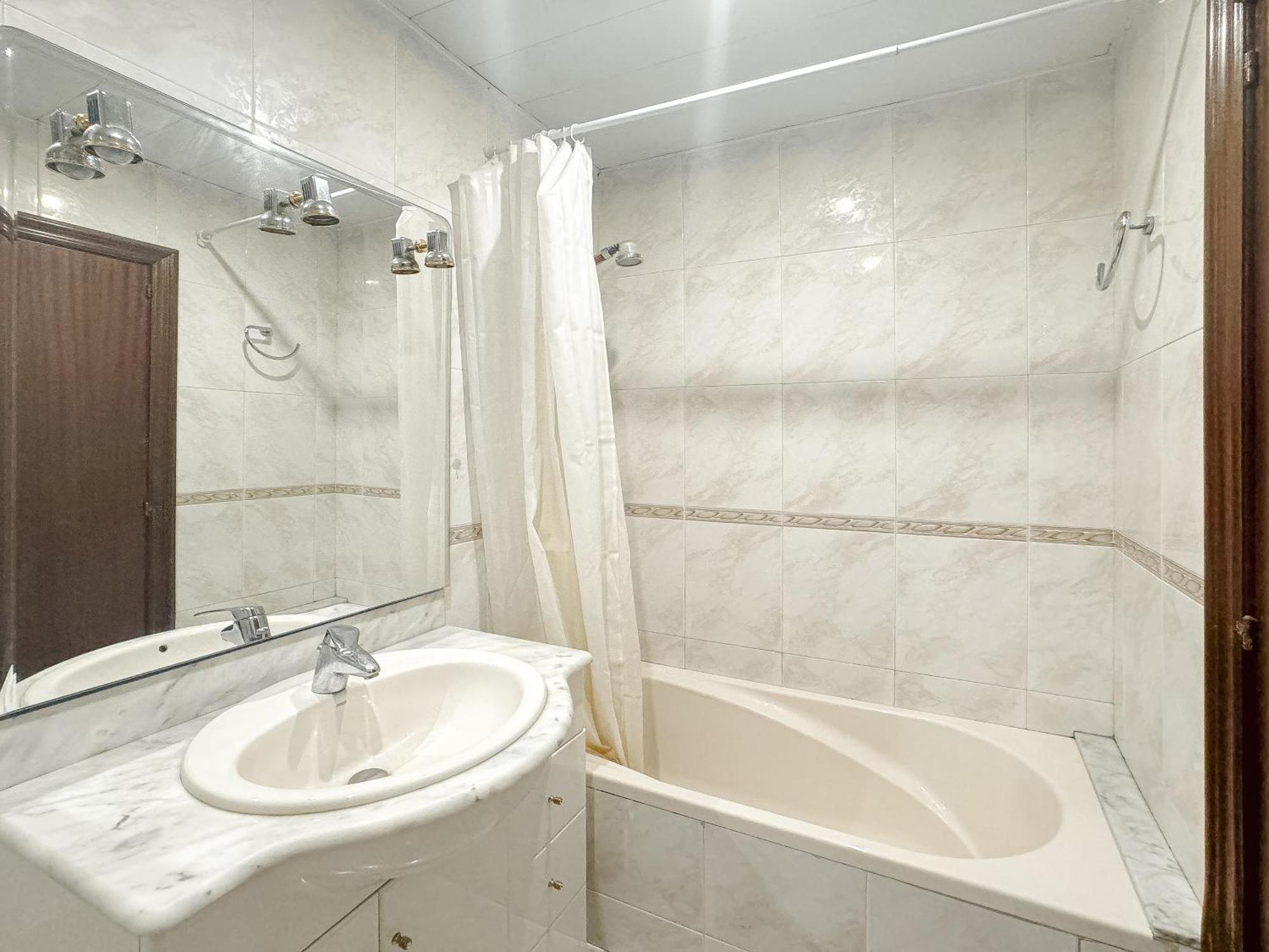 Charming Rooms In Shared Apartment Near Camp Nou Barcelona Eksteriør bilde