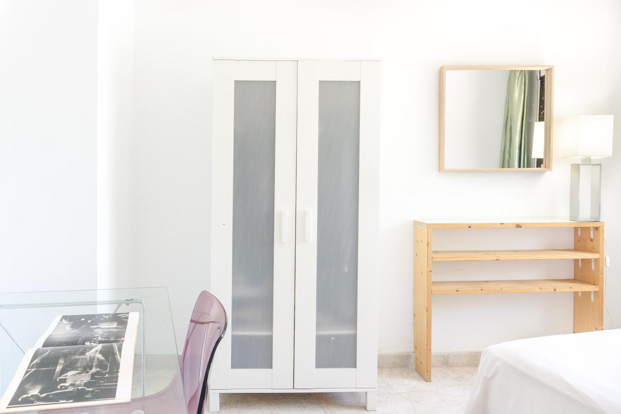 Charming Rooms In Shared Apartment Near Camp Nou Barcelona Eksteriør bilde